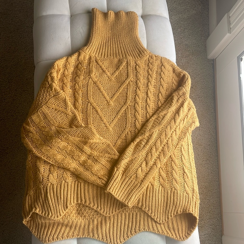 Mustard sweater size M